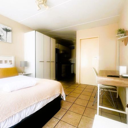 Smart And Cozy Studio With Netflix And Showmax Pretoria-Noord Buitenkant foto