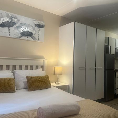 Smart And Cozy Studio With Netflix And Showmax Pretoria-Noord Buitenkant foto